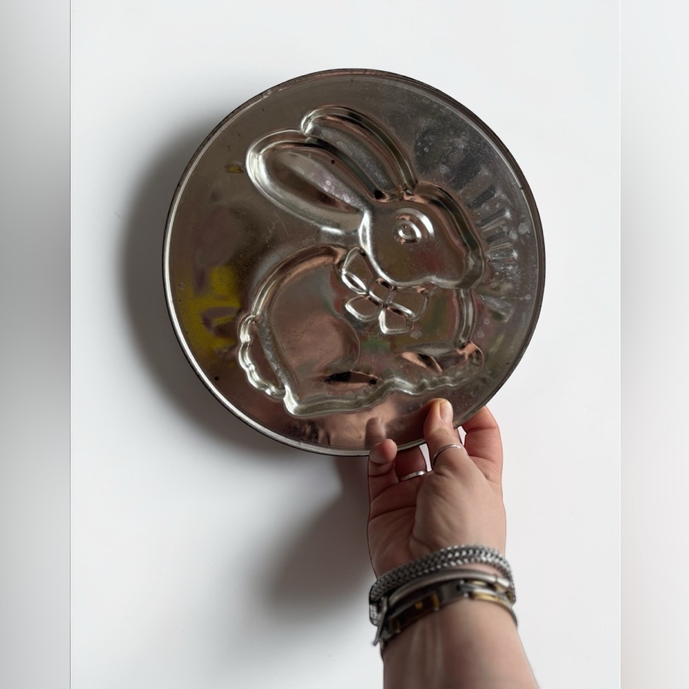 Vintage Aluminum Bunny Rabbit Cake Pan Easter Mold
